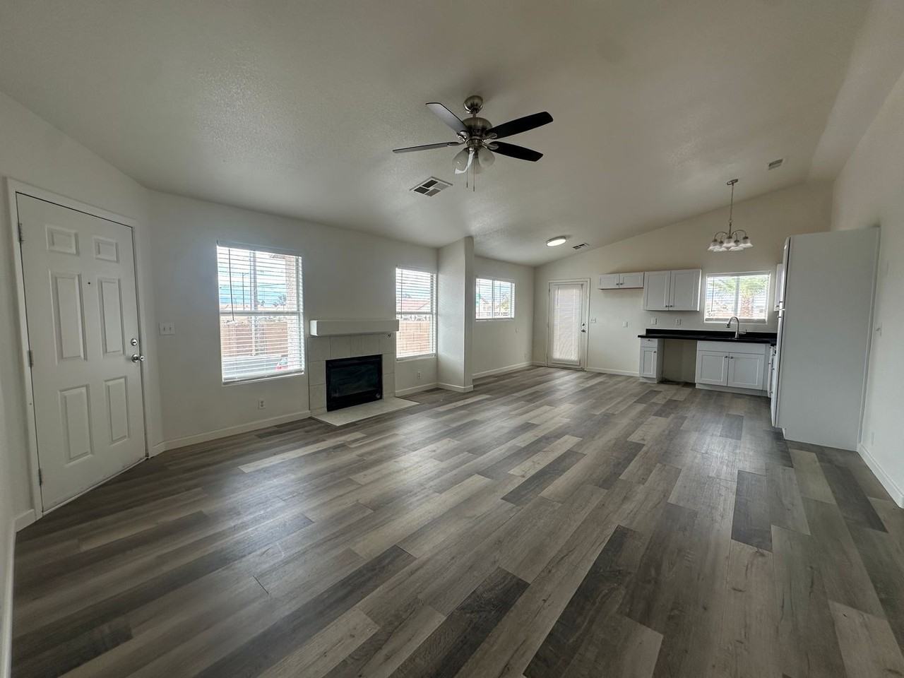 6504 Eagle Creek Ln - Photo 2 of 25