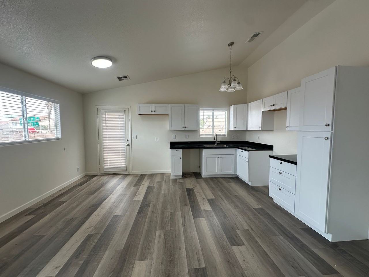 6504 Eagle Creek Ln - Photo 3 of 25