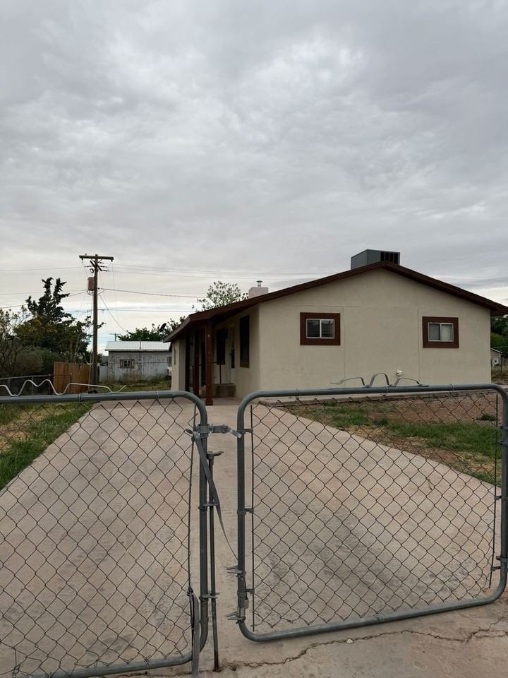 8 Malpais Ave - Photo 2 of 48