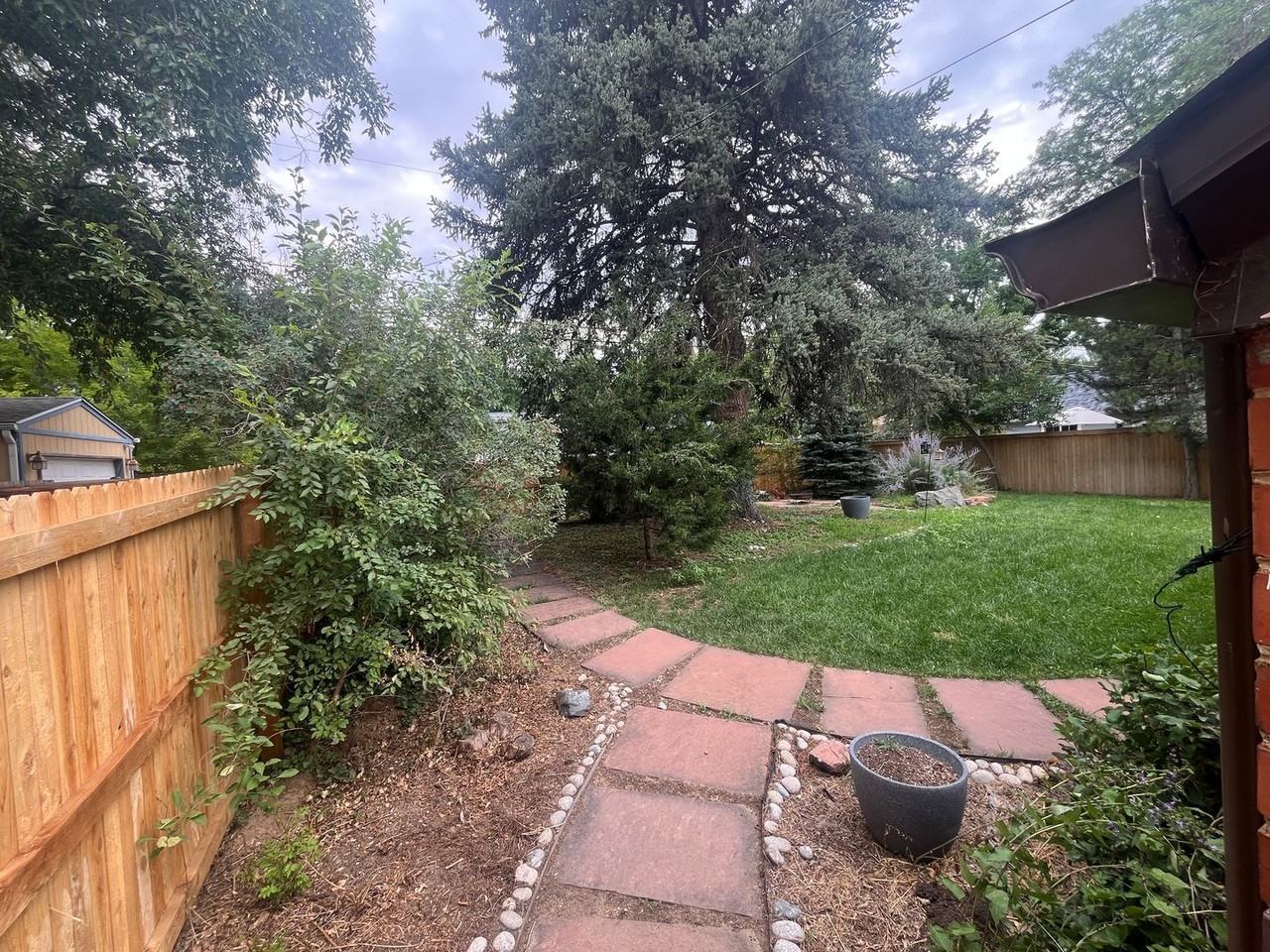 1184 Magnolia St - Photo 2 of 24