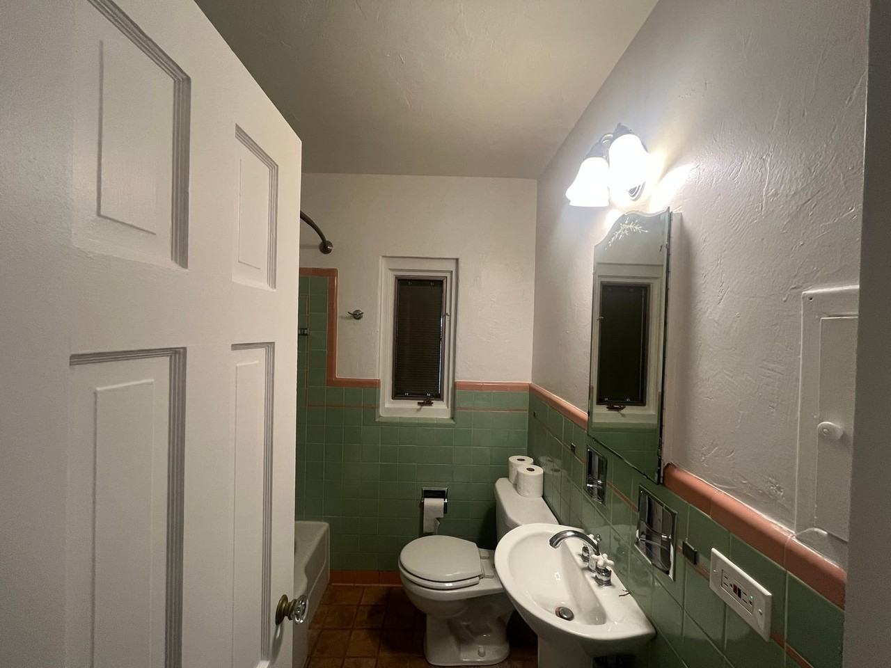 1184 Magnolia St - Photo 5 of 24