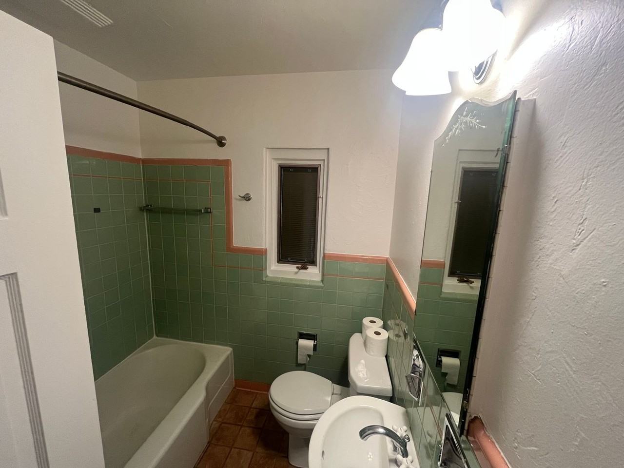 1184 Magnolia St - Photo 6 of 24