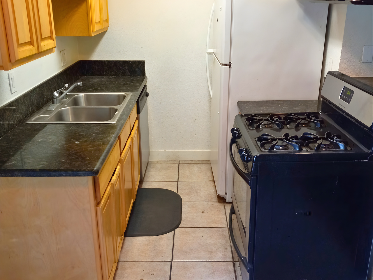 1080 Temple Ave #102 - Photo 7 of 9