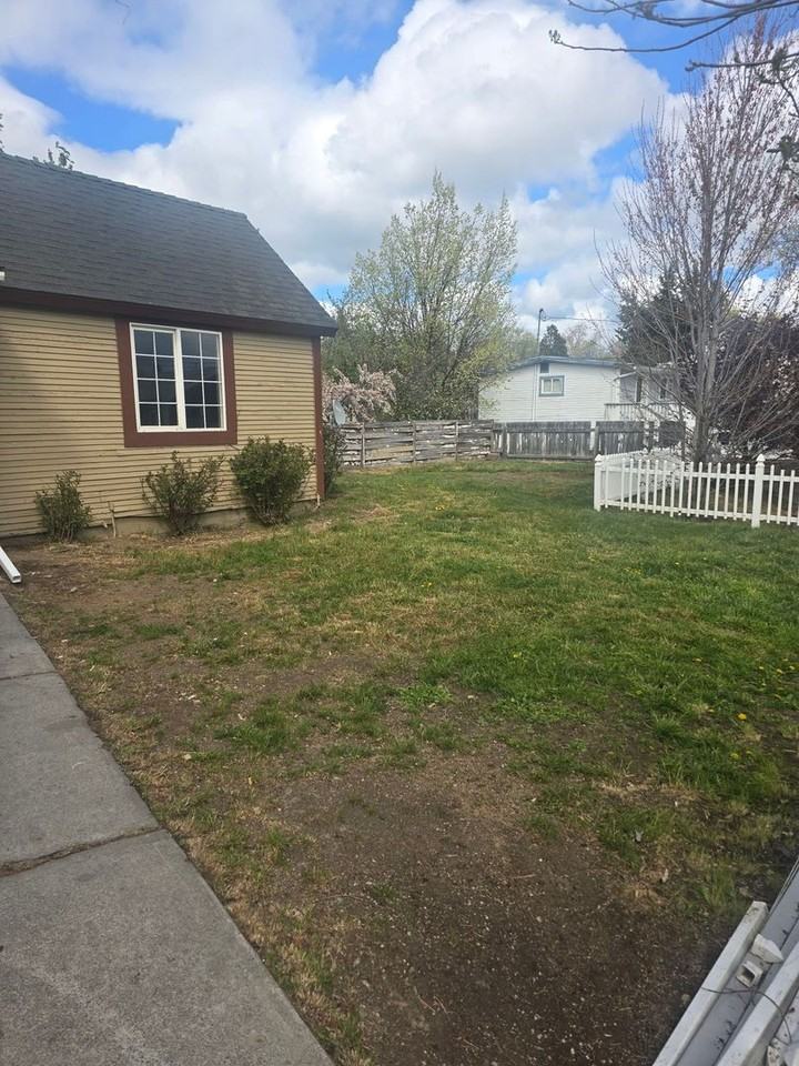 1003 Upham St - Photo 4 of 16