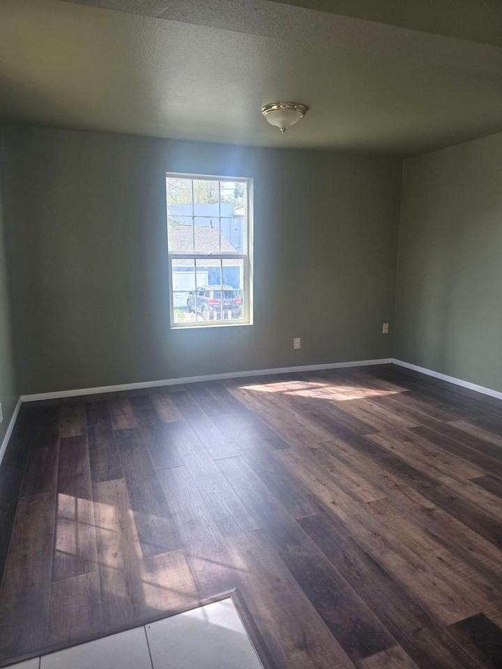 1003 Upham St - Photo 6 of 16