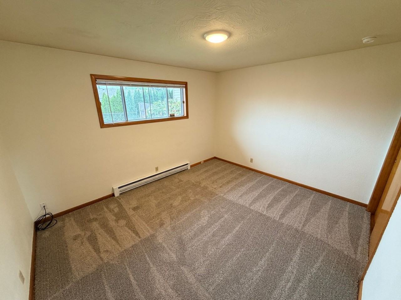 2555 Stortz Ave Ne - Photo 7 of 16