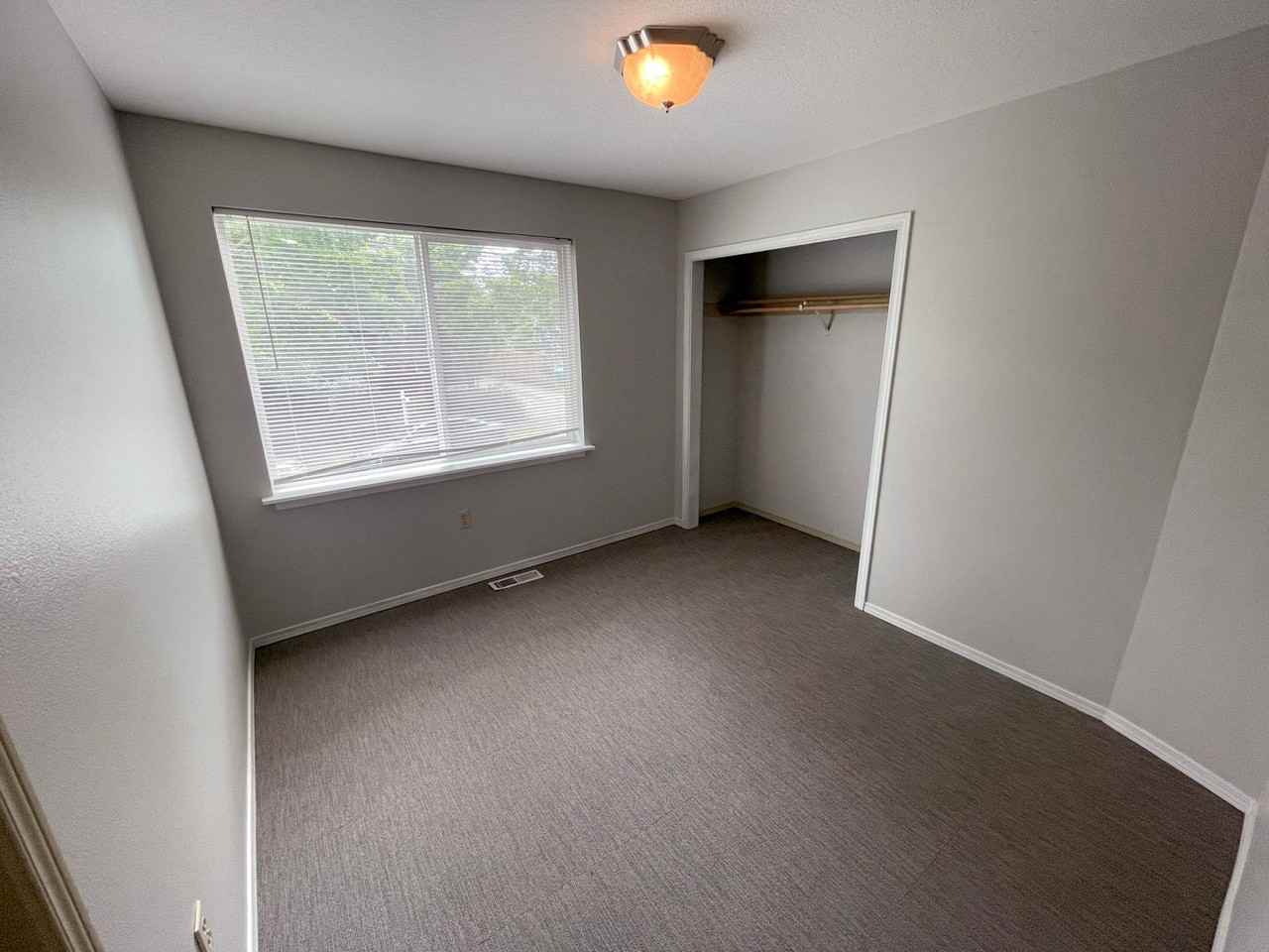 5011 N Syracuse St #B - Photo 4 of 24