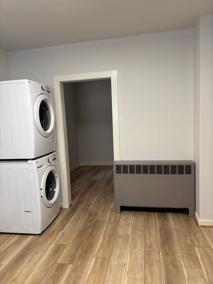 421A W Market St - Photo 2 of 8