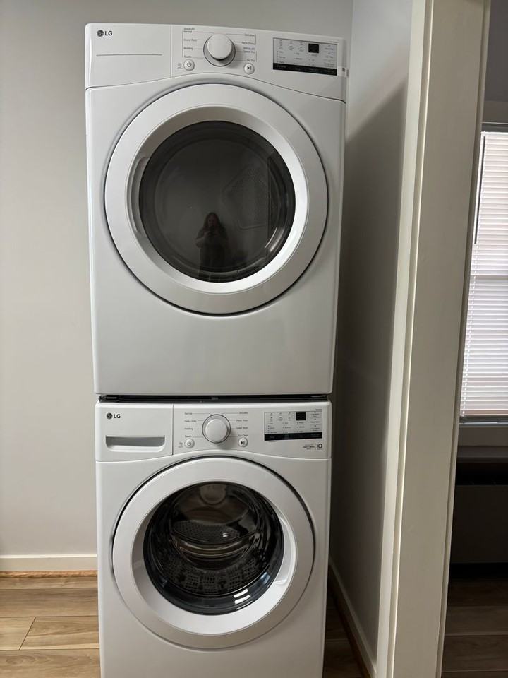 421A W Market St - Photo 3 of 8