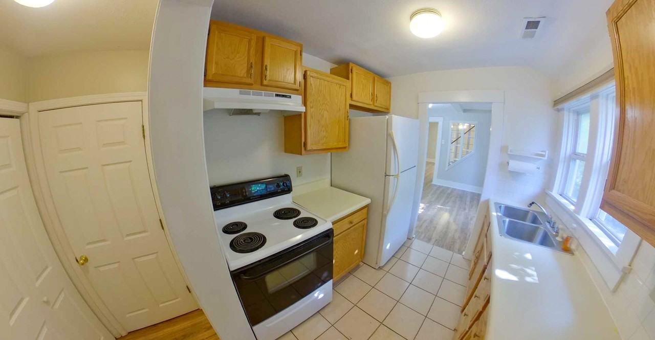 1318 Houston St - Photo 5 of 12