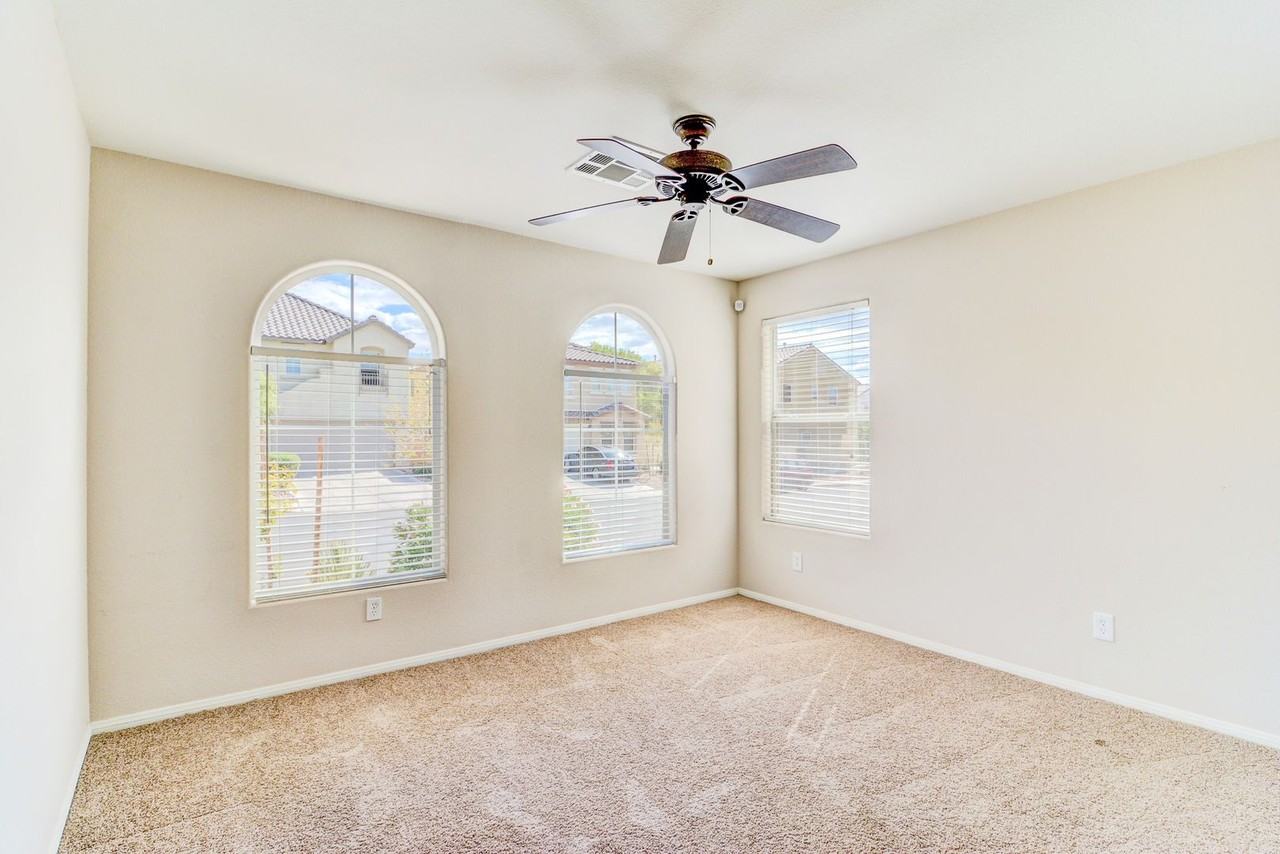 2728 Kona Crest Ave - Photo 2 of 15