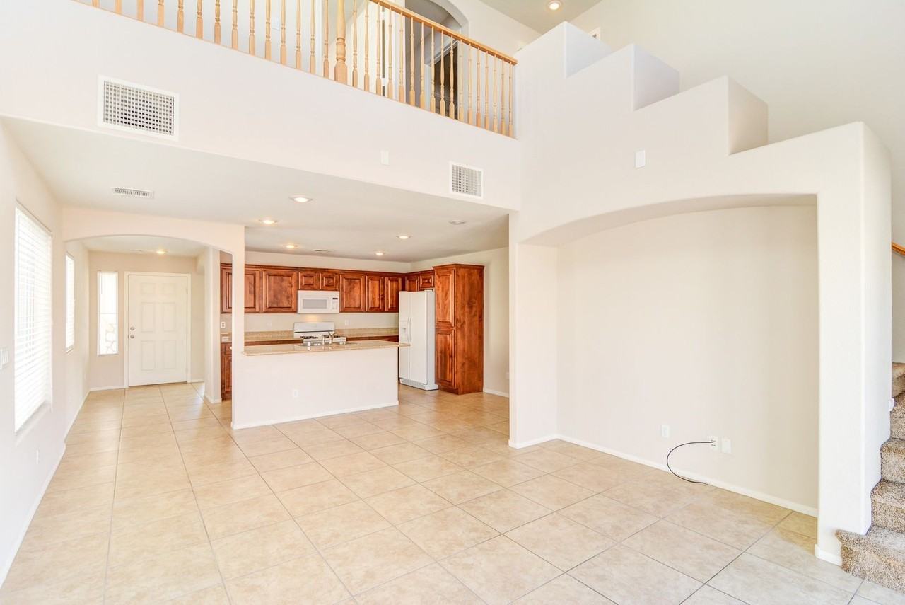 2728 Kona Crest Ave - Photo 4 of 15