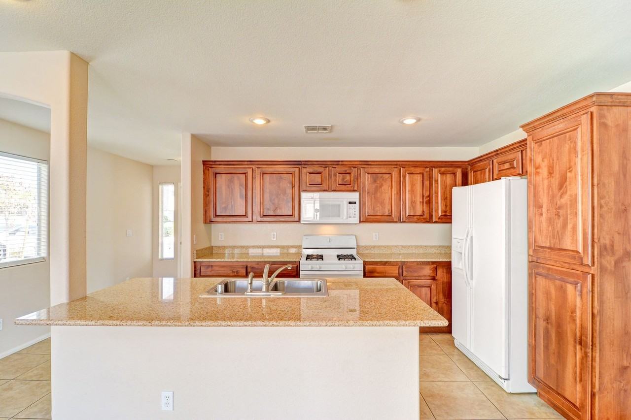 2728 Kona Crest Ave - Photo 5 of 15