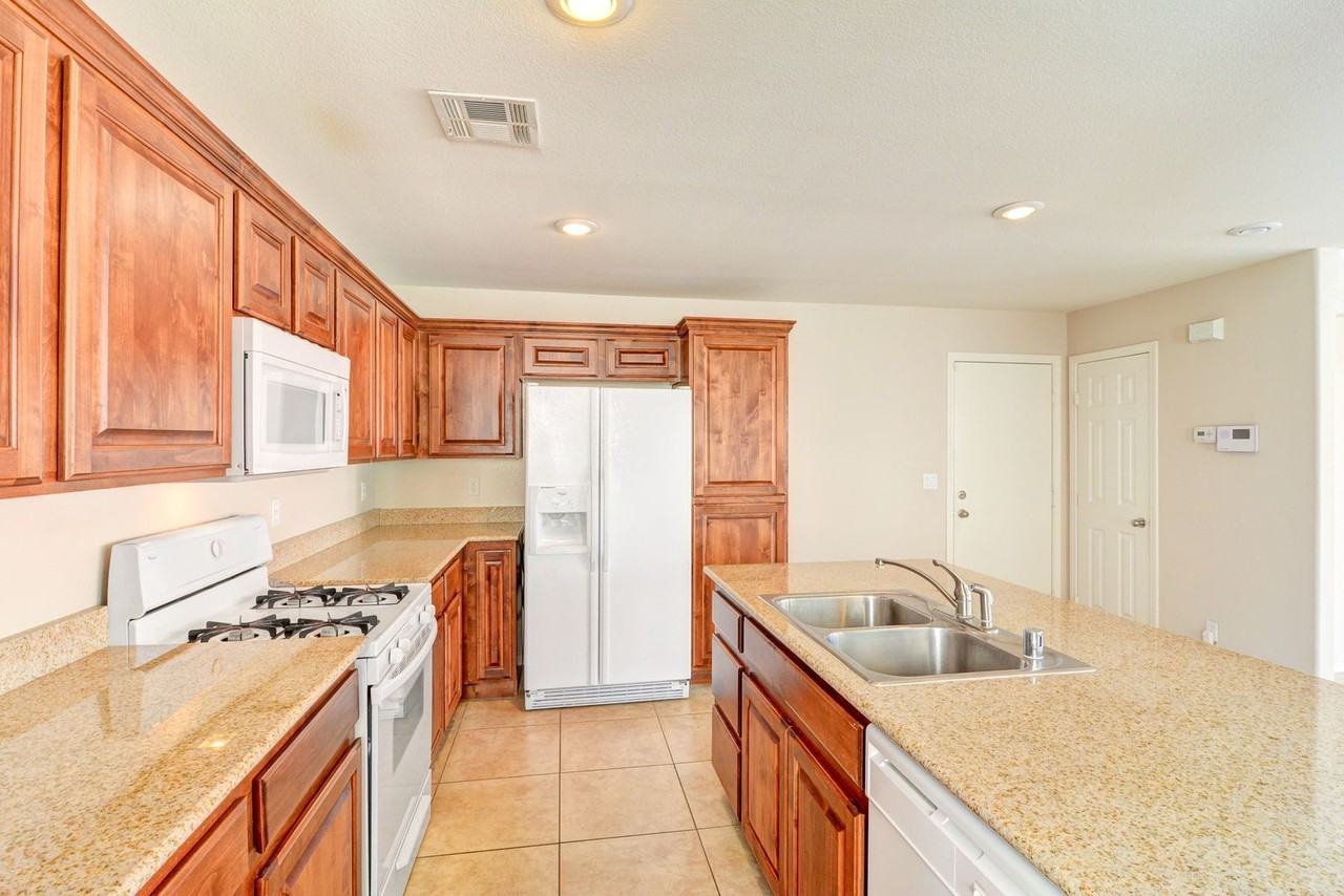 2728 Kona Crest Ave - Photo 6 of 15