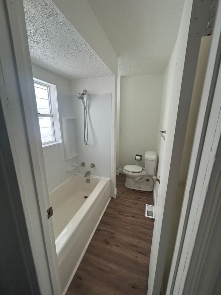 505 Washington St - Photo 5 of 6