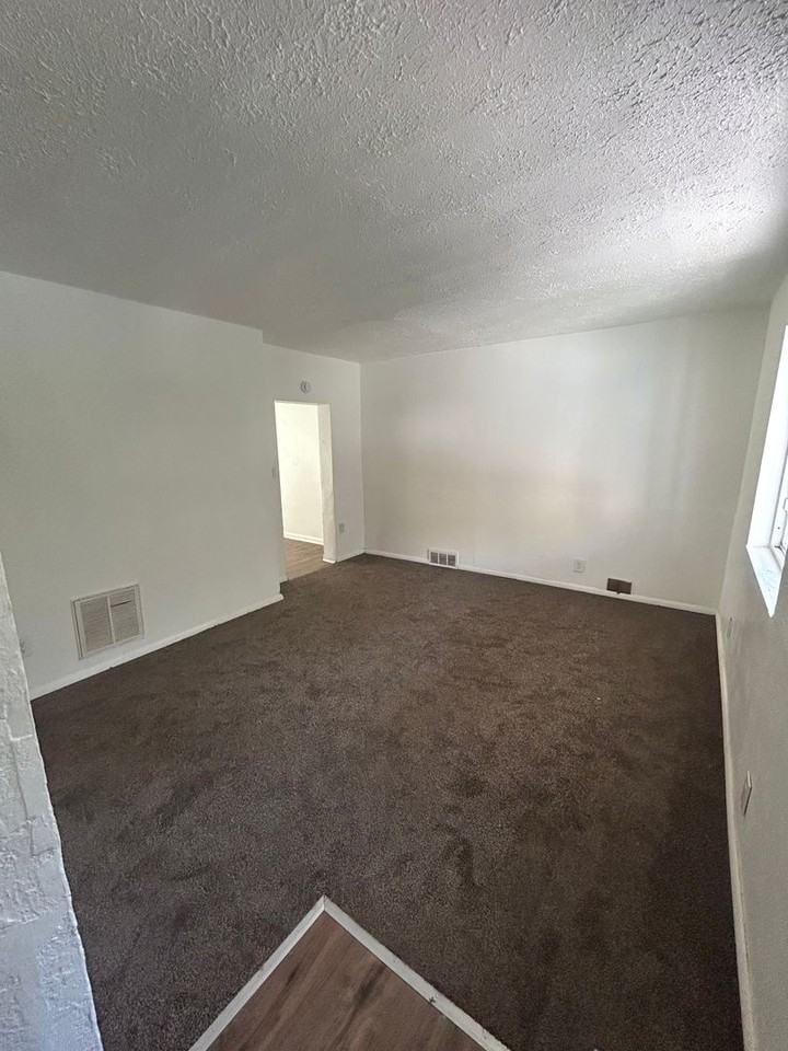 505 Washington St - Photo 6 of 6