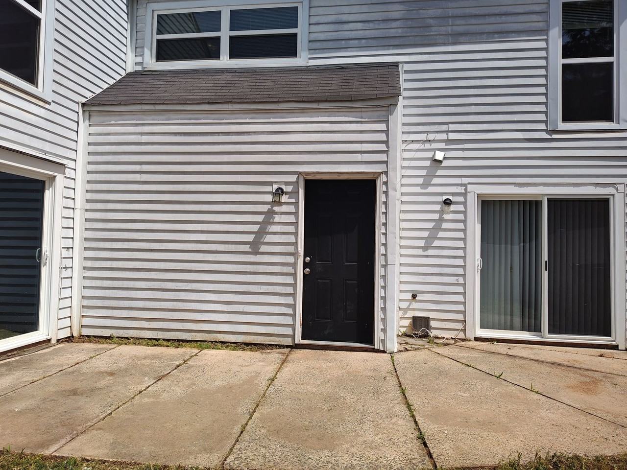 7001 Stonington Ln - Photo 2 of 29