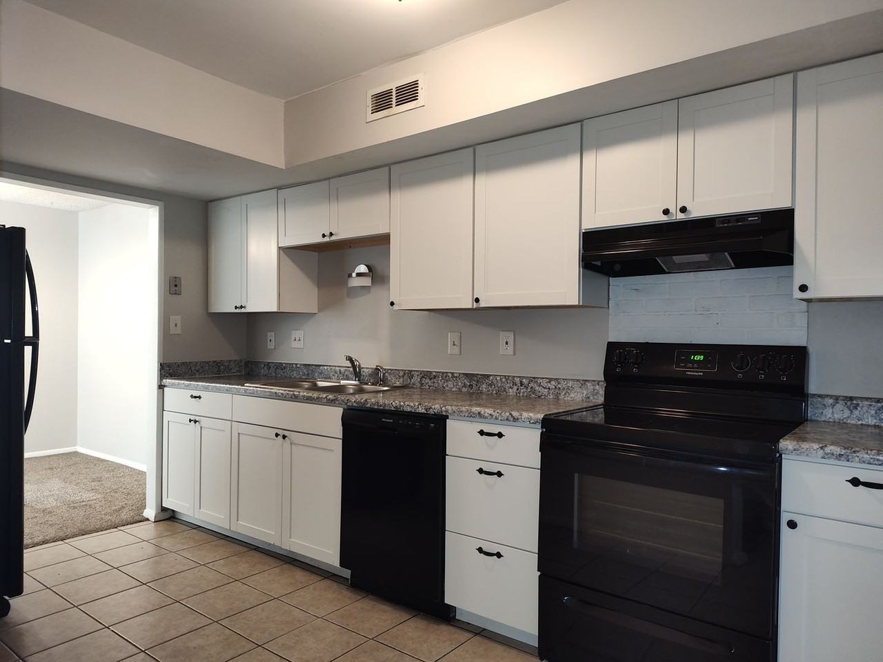 7001 Stonington Ln - Photo 4 of 29