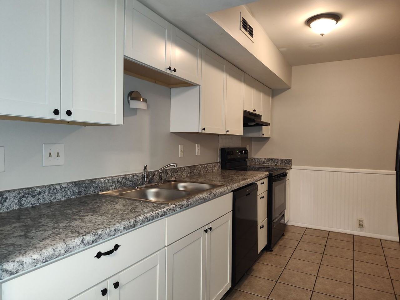 7001 Stonington Ln - Photo 5 of 29