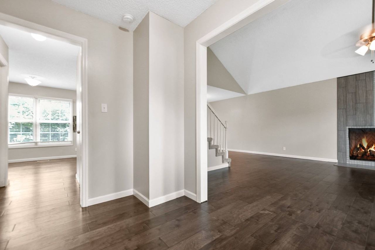 907 Lamont Ln - Photo 2 of 22