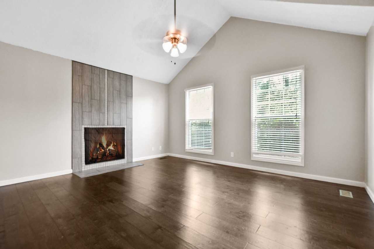 907 Lamont Ln - Photo 4 of 22