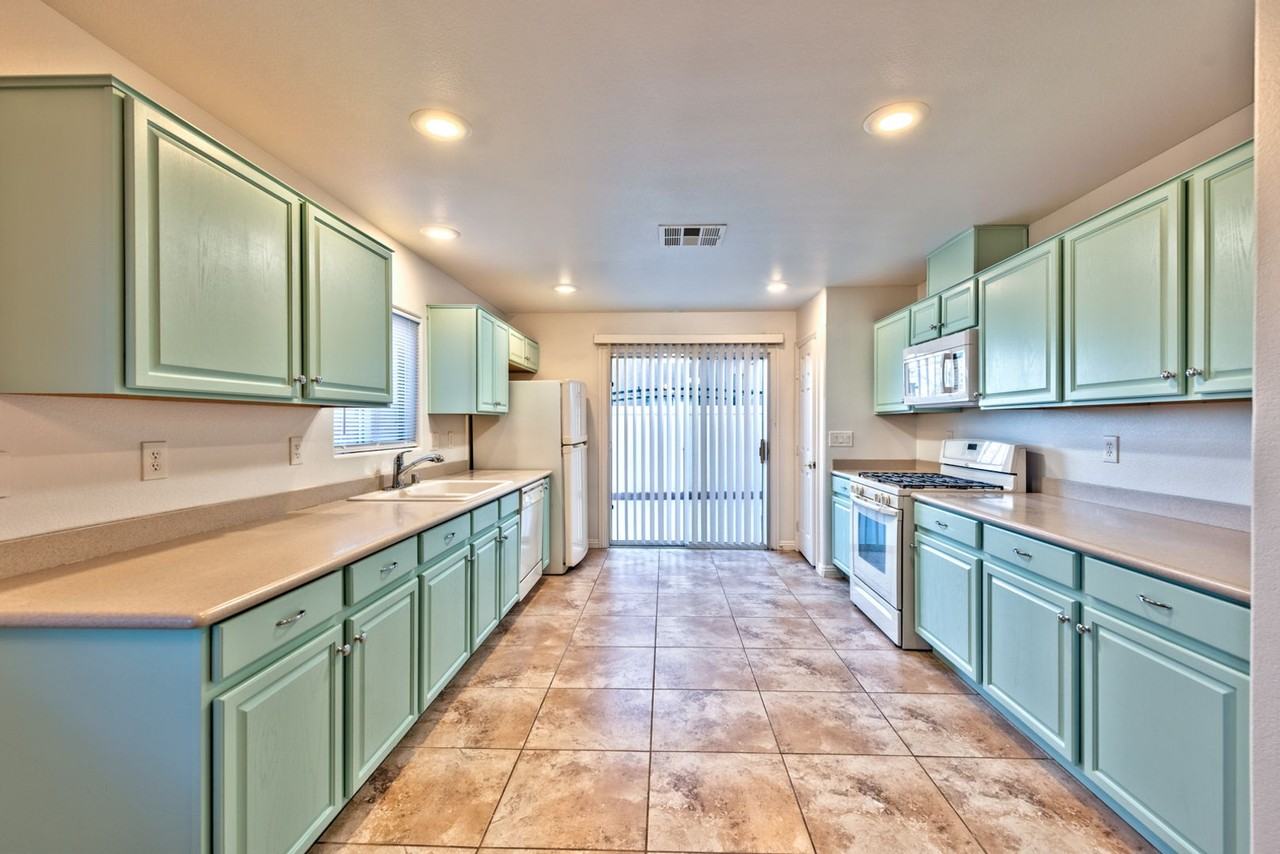 9304 Pokeweed Ct - Photo 5 of 15