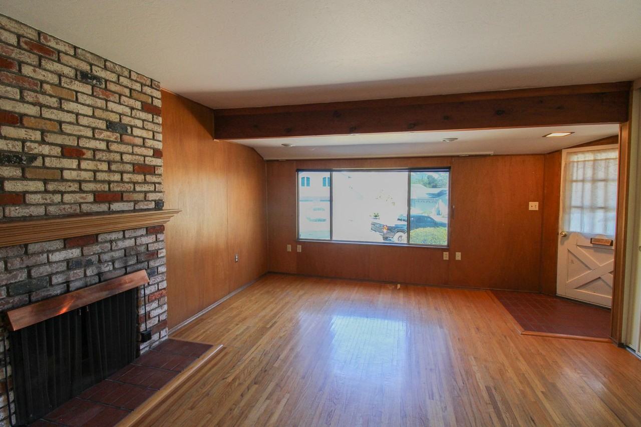 544 Princeton Pl - Photo 2 of 19