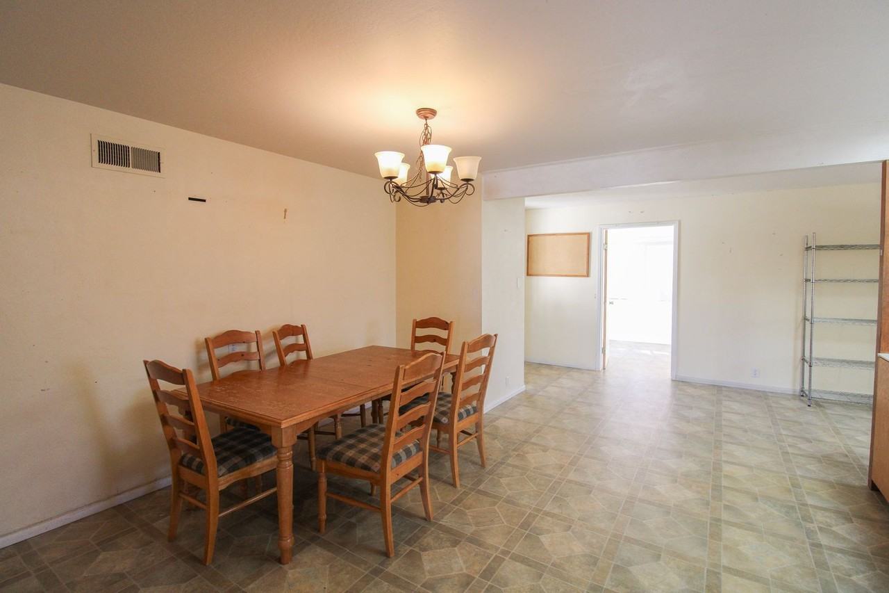 544 Princeton Pl - Photo 4 of 19