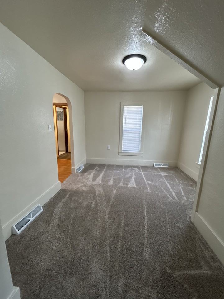 411 9th St #1 - Photo 3 of 14