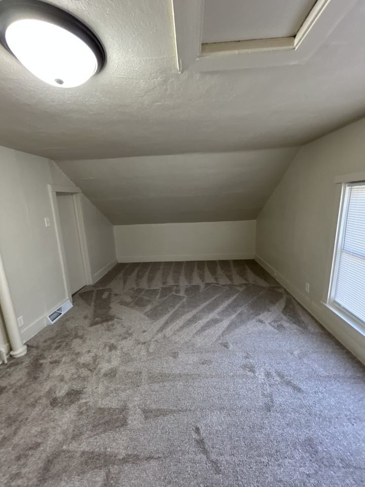 411 9th St #1 - Photo 5 of 14