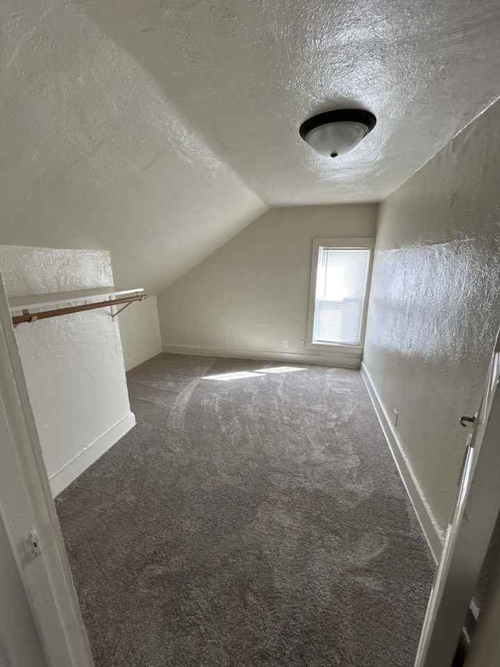 411 9th St #1 - Photo 6 of 14