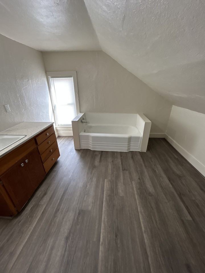 411 9th St #1 - Photo 7 of 14