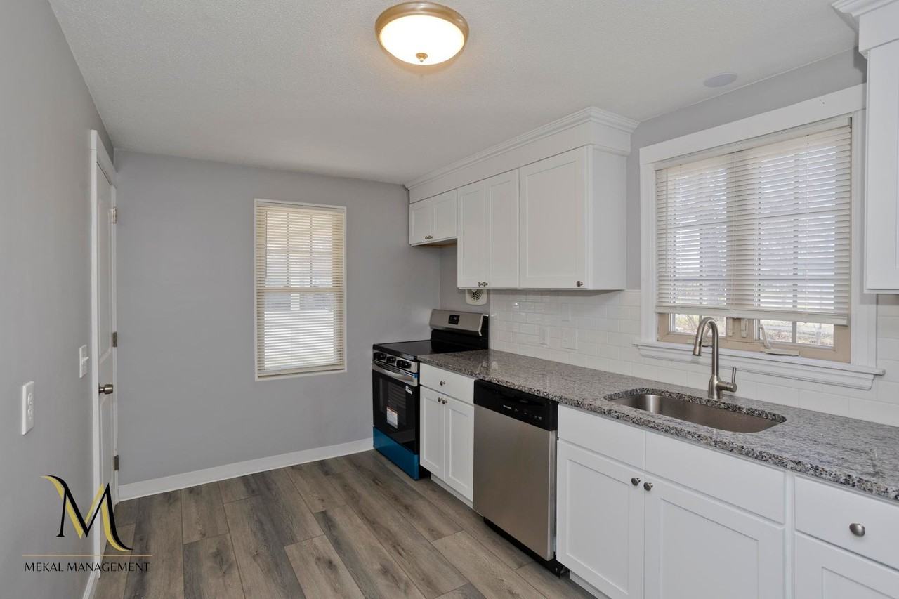 320 Island Pond Rd - Photo 2 of 25