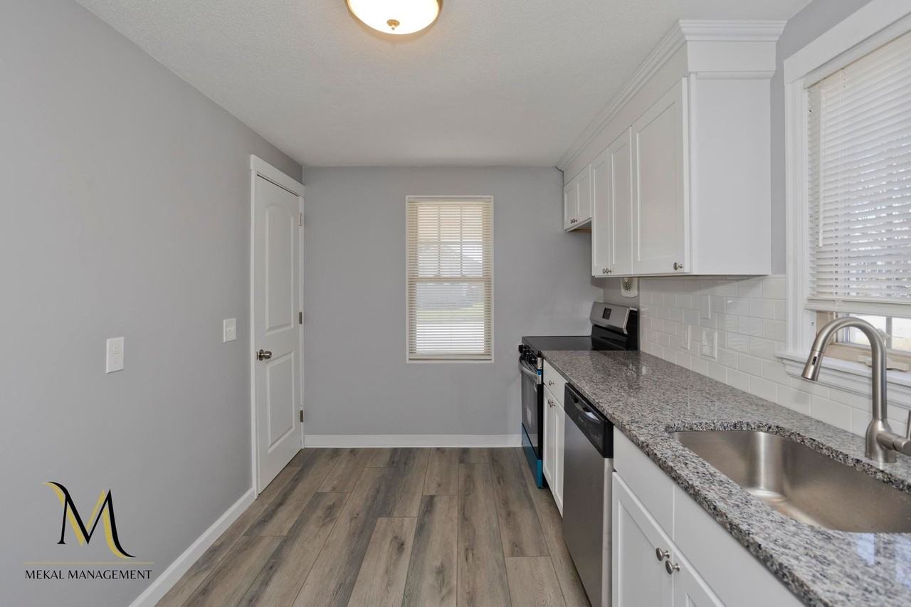 320 Island Pond Rd - Photo 4 of 25