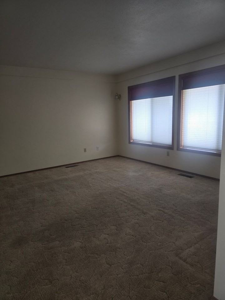 4135 Monrovia Way - Photo 3 of 20