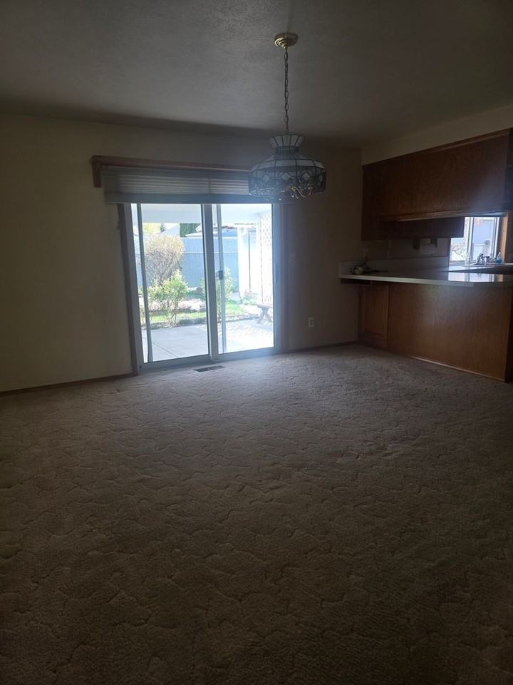 4135 Monrovia Way - Photo 4 of 20