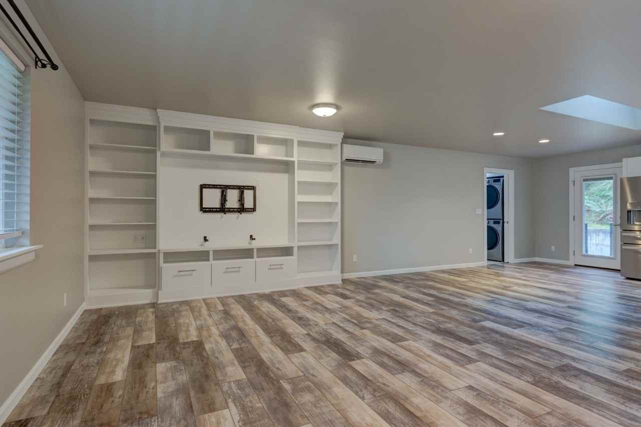 997 Yvonne Ave - Photo 3 of 24