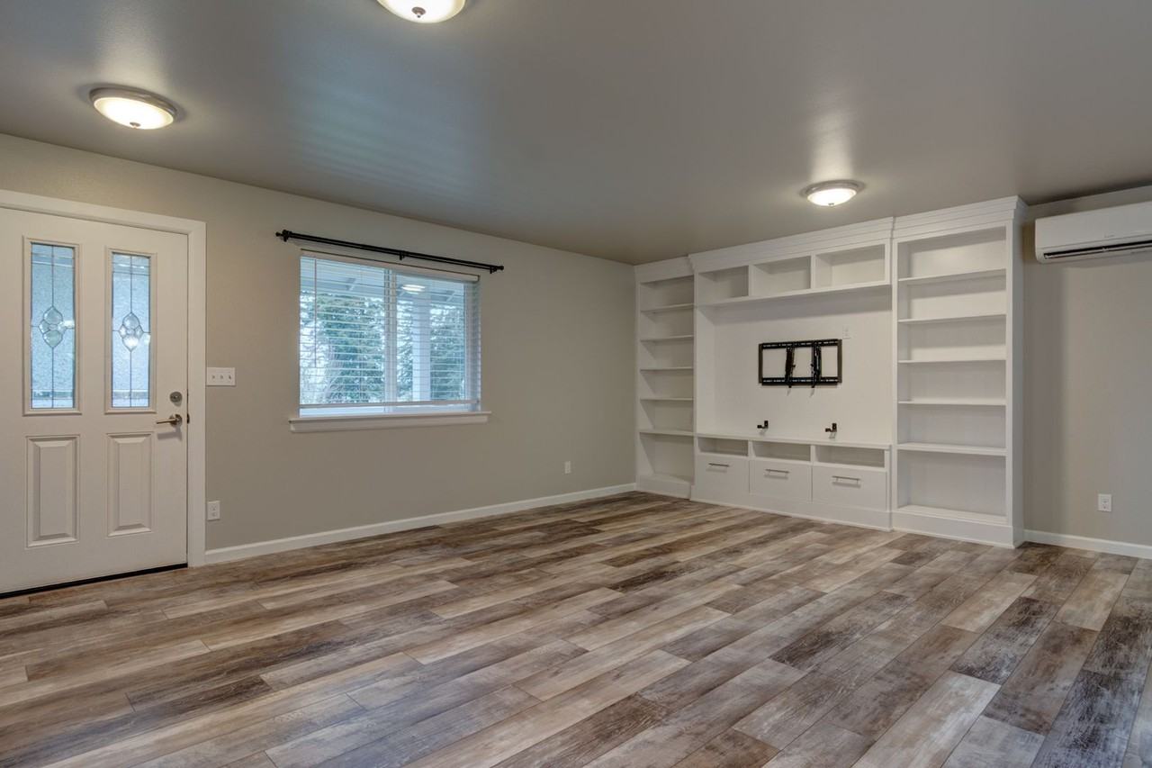 997 Yvonne Ave - Photo 4 of 24