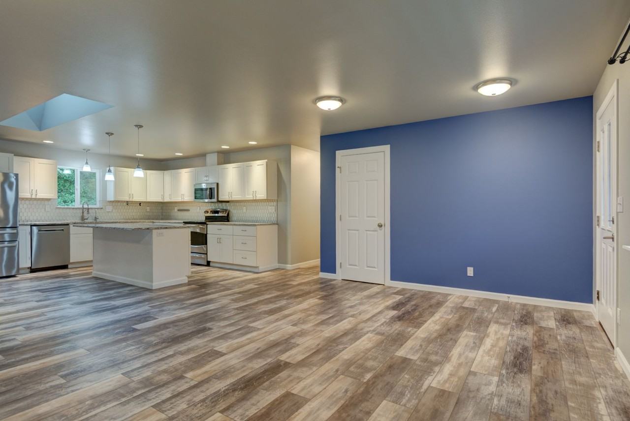 997 Yvonne Ave - Photo 6 of 24