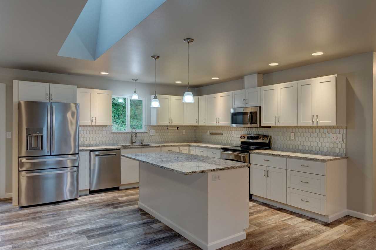 997 Yvonne Ave - Photo 7 of 24