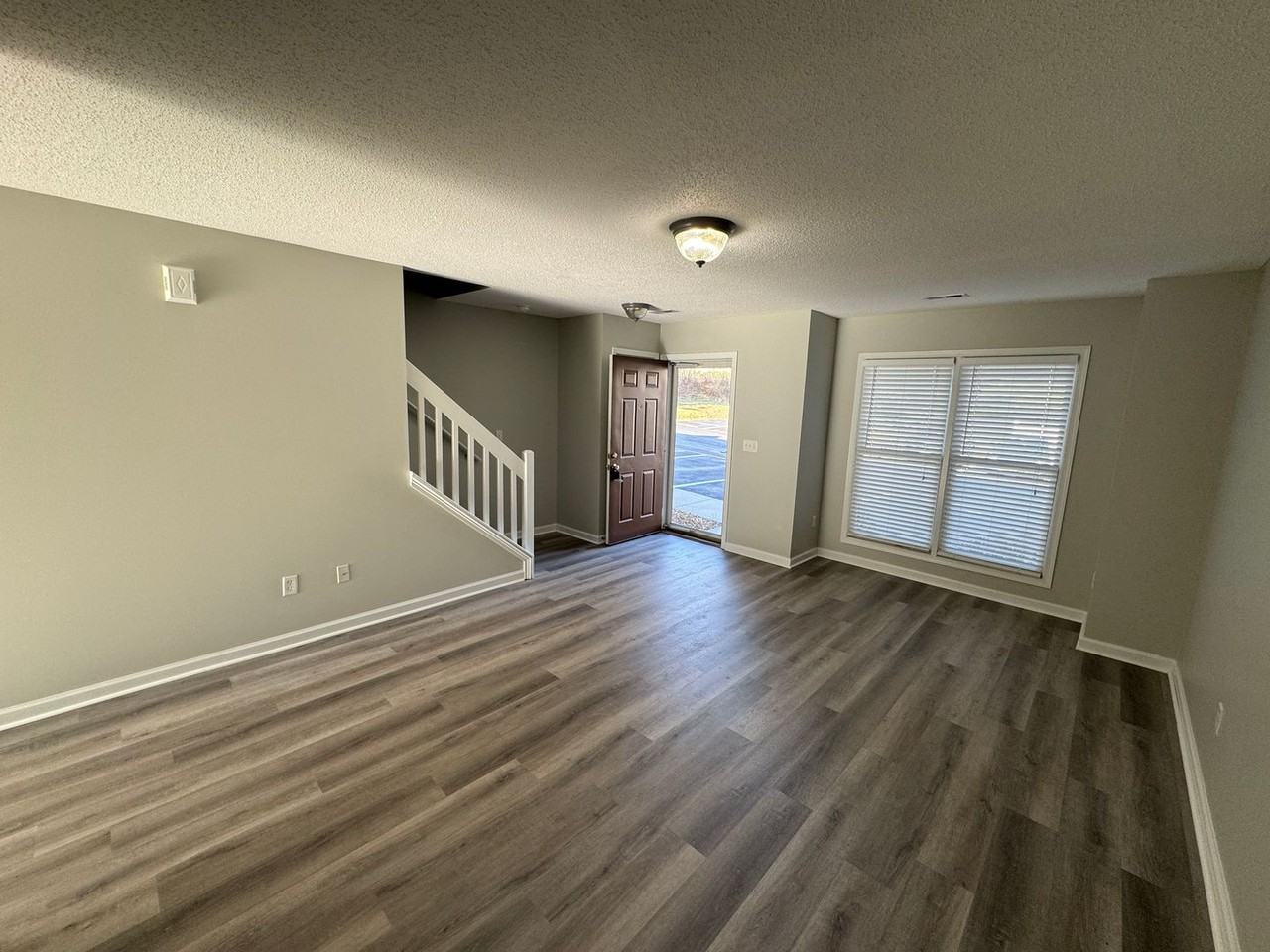 2405 King Arthurs Ct - Photo 3 of 16