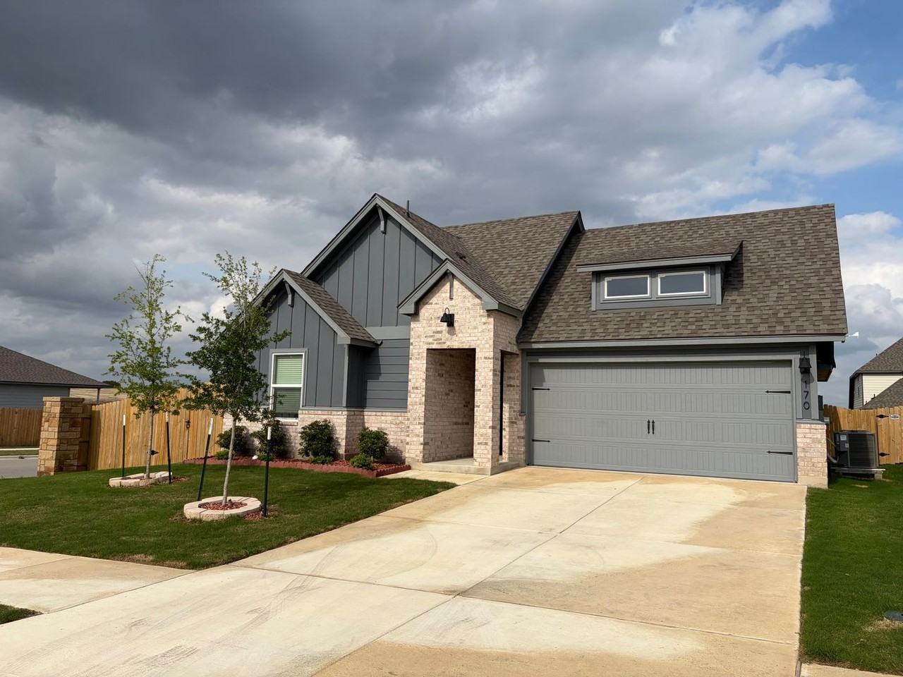 170 Ellenora Dr - Photo 2 of 3