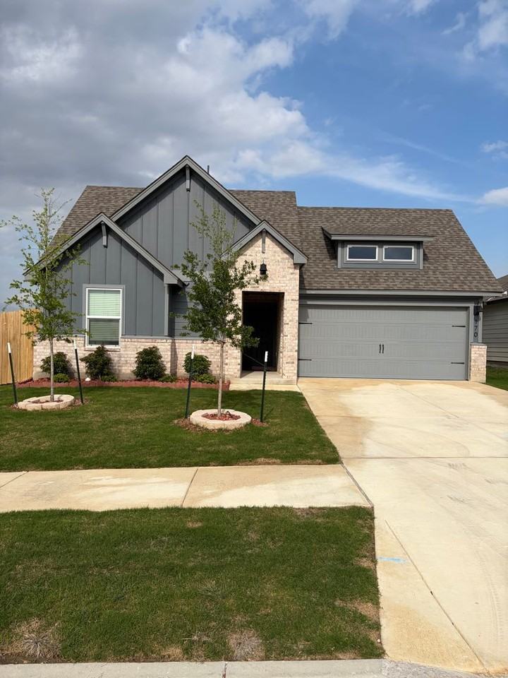 170 Ellenora Dr - Photo 3 of 3