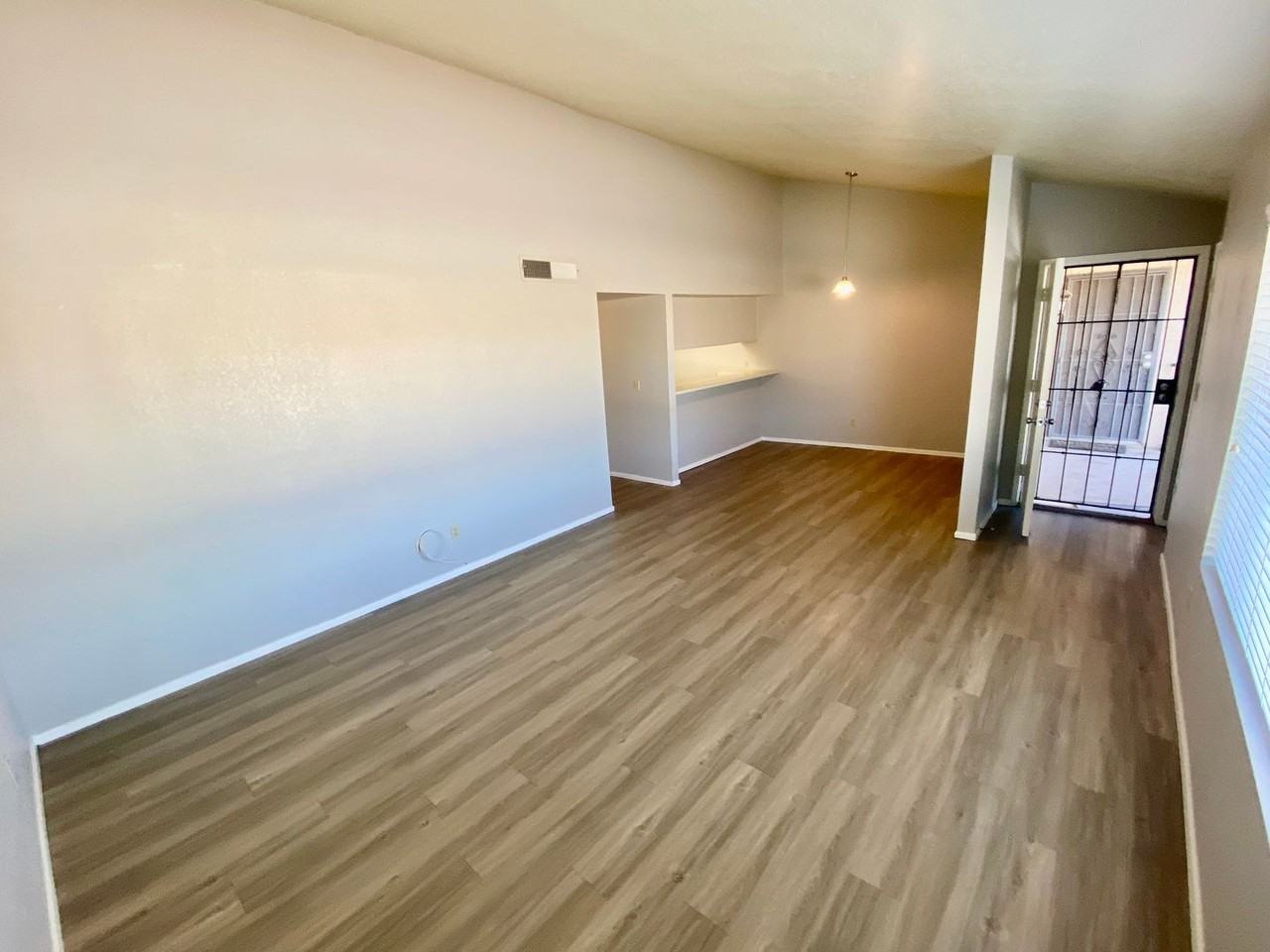 1402 E Guadalupe Rd #220