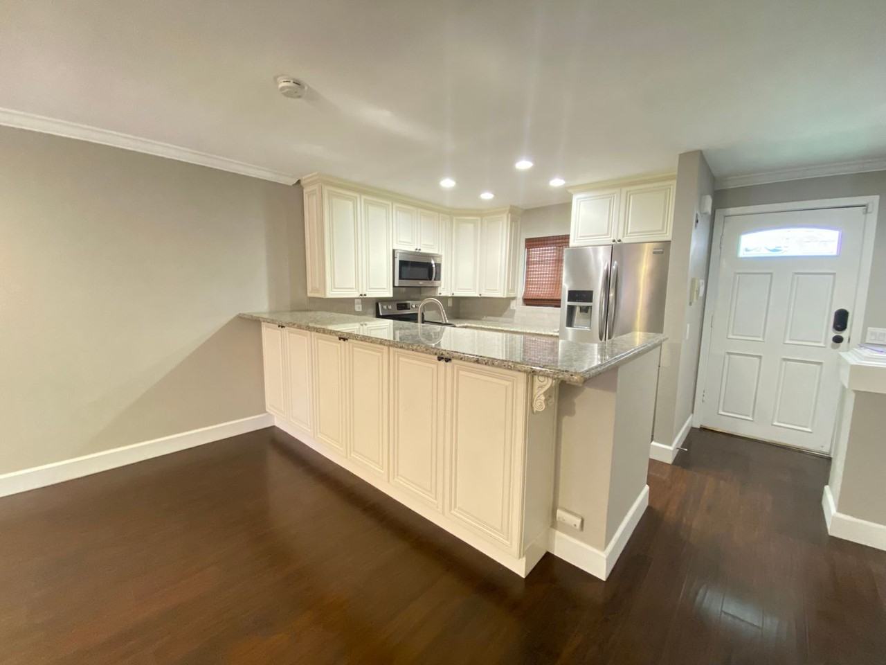 8870 Villa La Jolla Dr - Photo 3 of 23