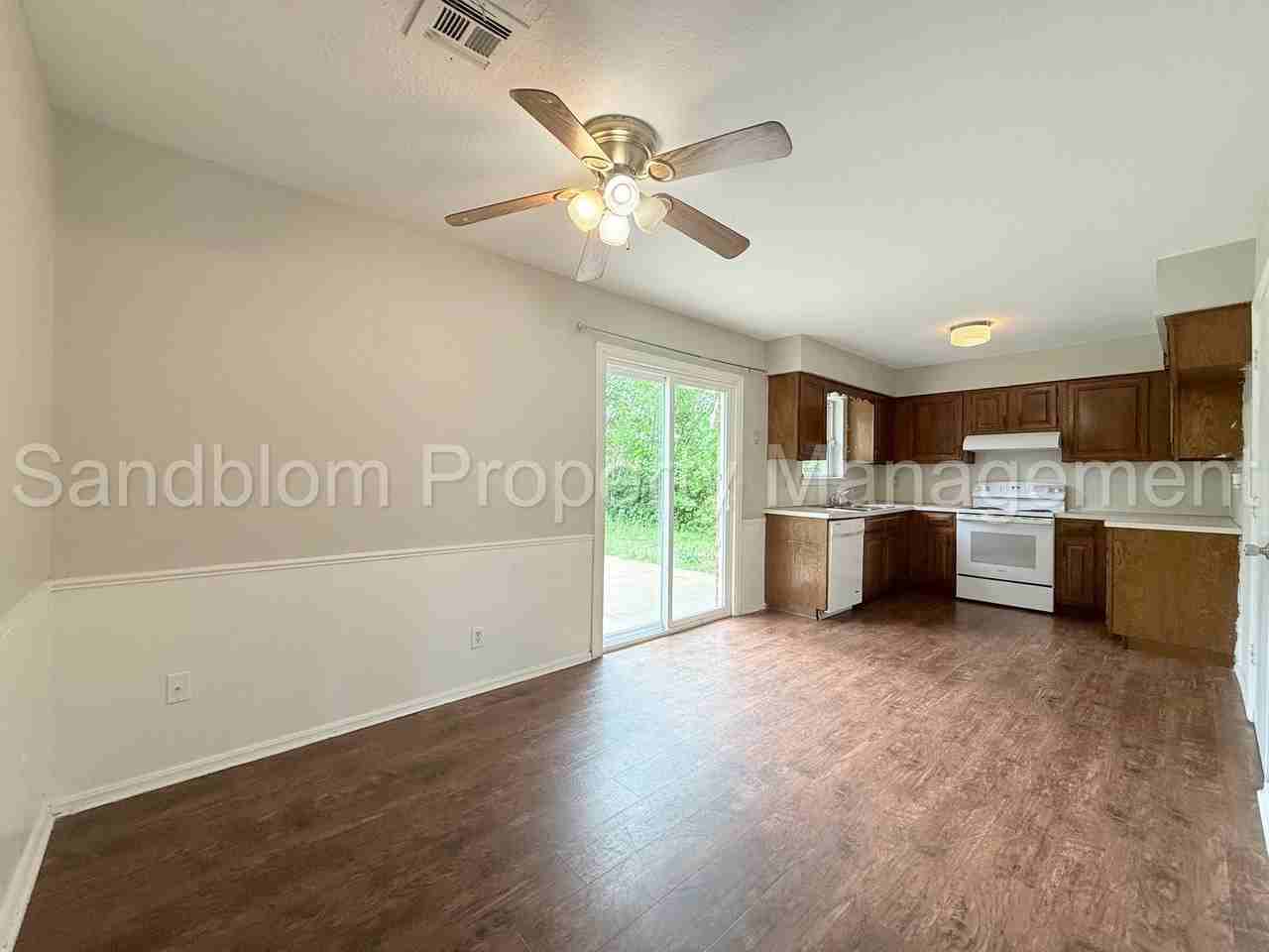 12124 E 22nd St - Photo 4 of 19