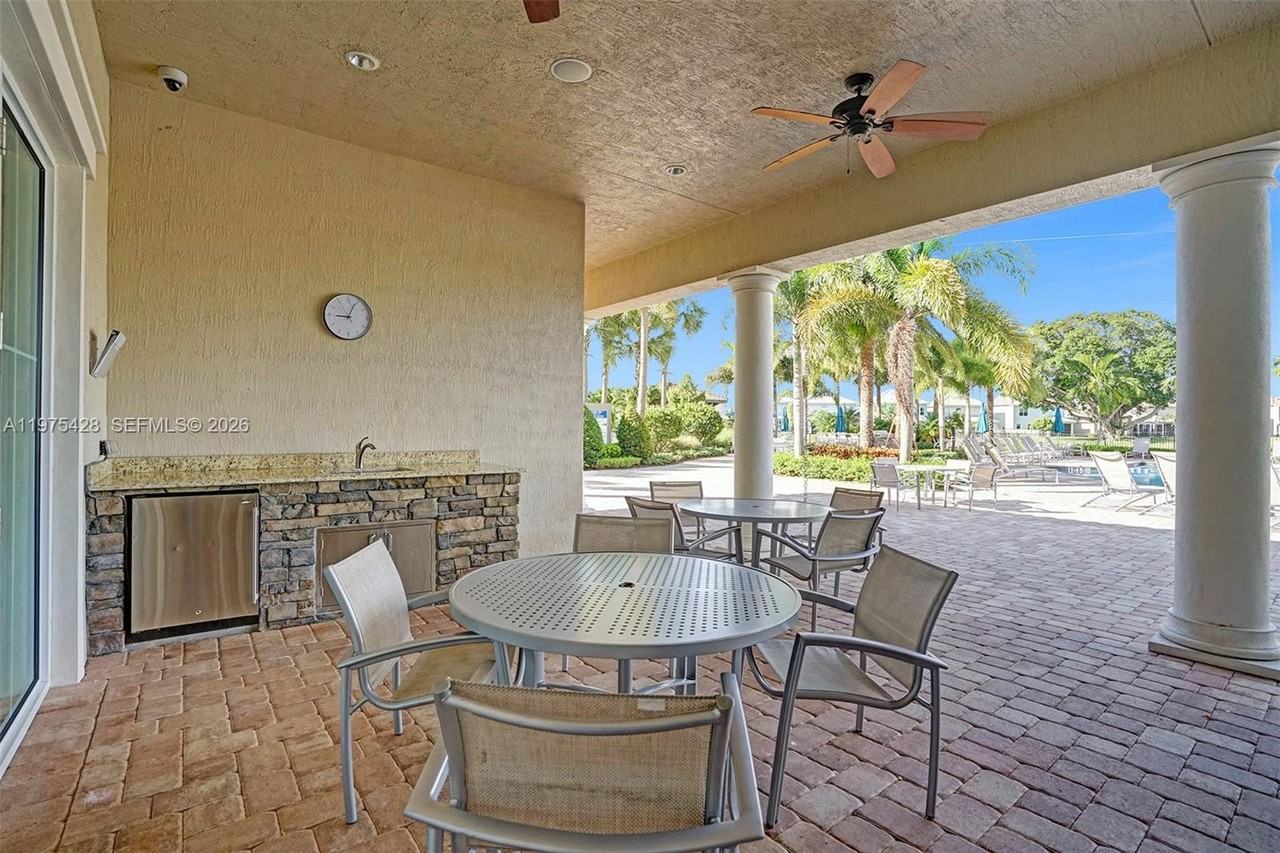 4764 Eucalyptus Drive - Photo 4 of 44