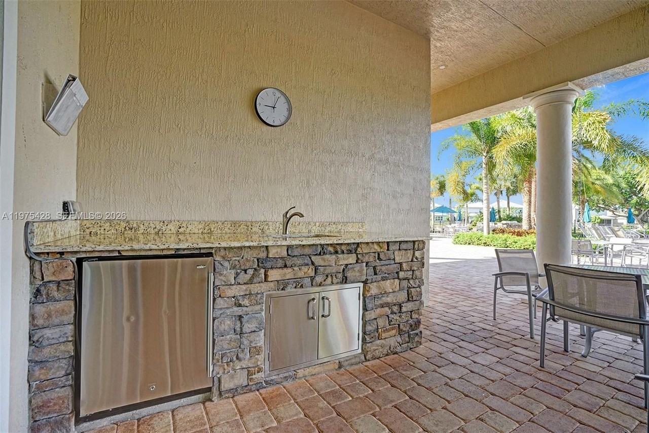 4764 Eucalyptus Drive - Photo 5 of 44