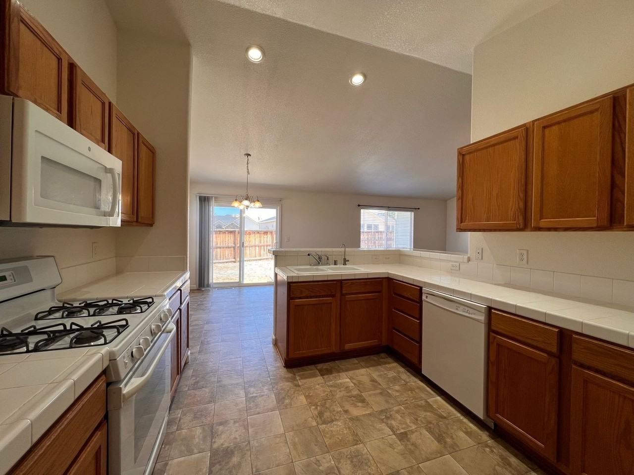 1312 Turf Ct - Photo 3 of 31