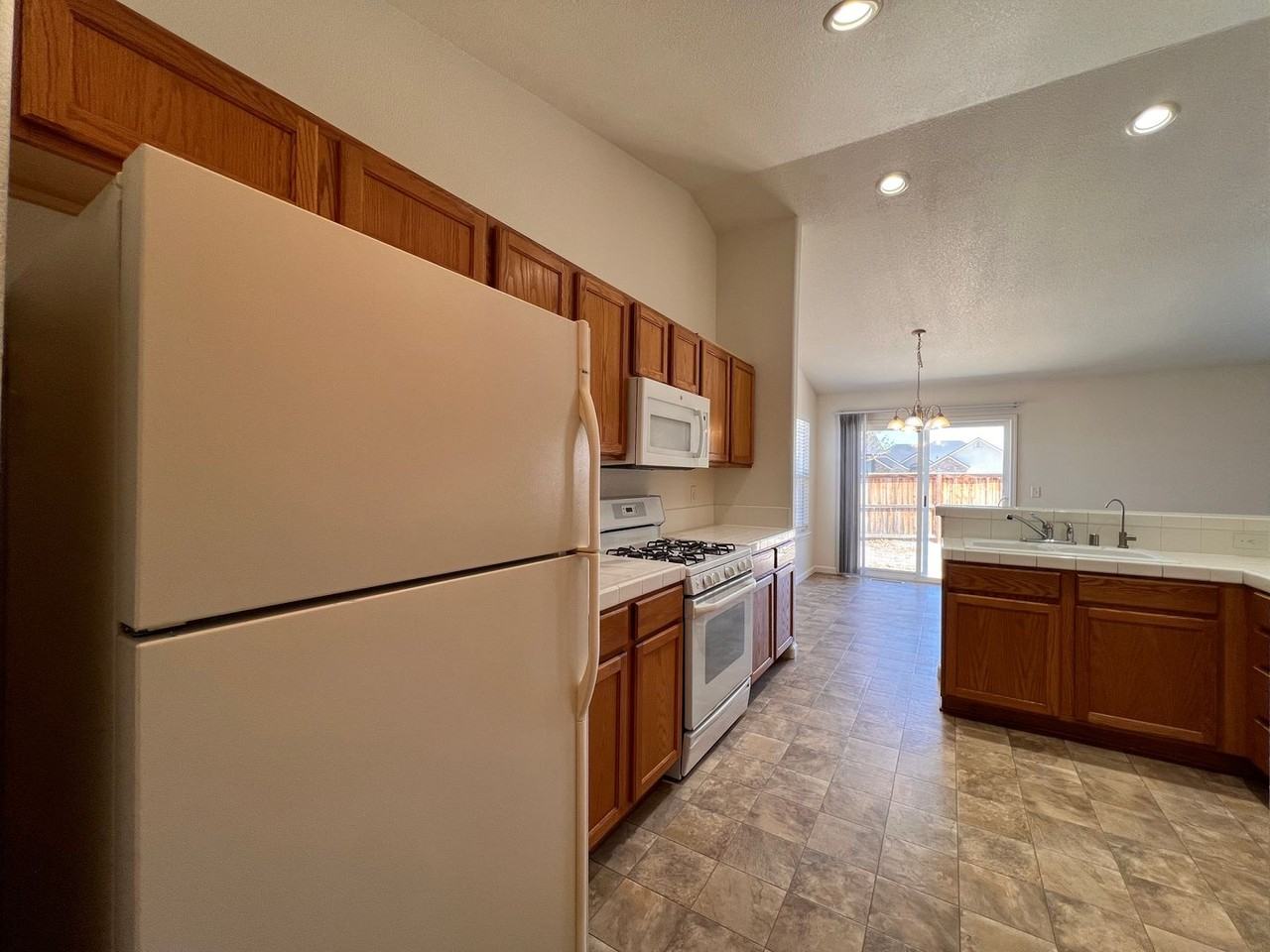 1312 Turf Ct - Photo 4 of 31